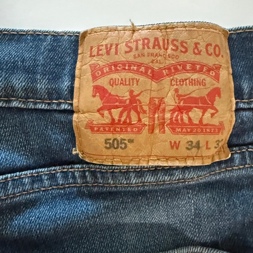 Levis 505 Regular Fit Straight Leg Jeans Mens 34x32 Medium Wash Blue Denim